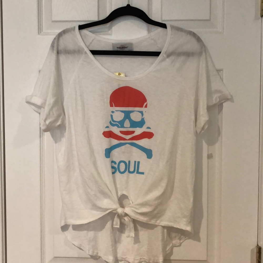 Soul cycle shirt with a colored skull.